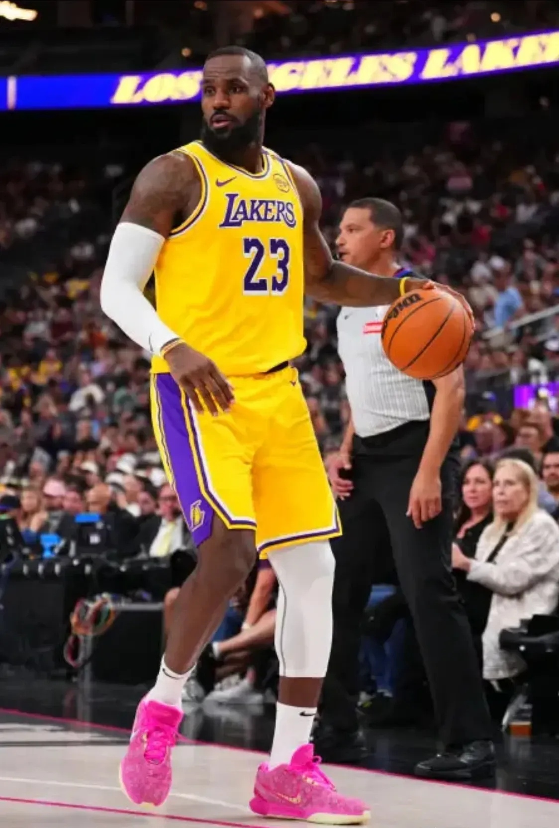 瑞士队前途光明！，詹姆斯新星比赛局势复杂表现突出赛场气氛高涨的简单介绍-华体会安全通道